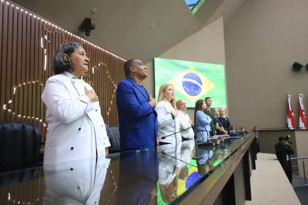 Chefs de cozinha são homenageados em sessão especial na ALEAM
